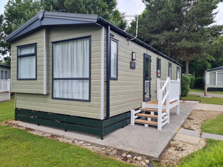 27 Oak Grove 2018 Victory Belmor 36′ x 12′ 2 bedrooms